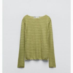 ISO this shirt from Zara in a size small. I accidentally ripped a hole in mine.